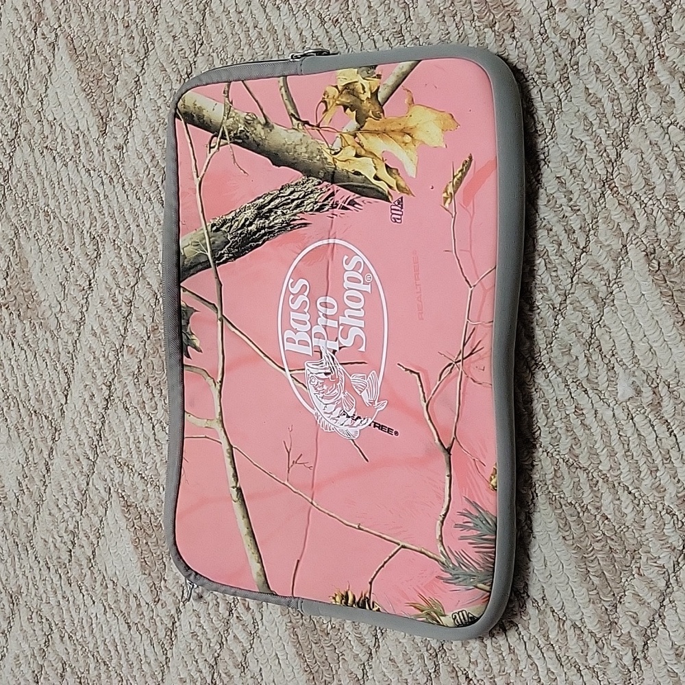Bass Pro Shop Pink Realtree Laptop Sleeve